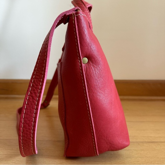 Portland Leather - Sugar Pebbled Leather Mini Crossbody Tote Bag with Zipper - Picture 9 of 16